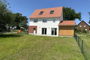 Schönes Einfamilienhaus: Neubau nach KFW (KFN förderbar!) von privat, Erstbezug! – Peine (Kreis) – Vorschaubild 2