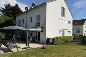 Moderne Doppelhaushälfte mit PV- und Klimaanlage & zwei Terrassen in Baden-Baden-Neuweier – Die vollständige Adresse der Immobilie erhältst du vom Anbieter., 76534 Neuweier, Baden-Baden – Vorschaubild 2