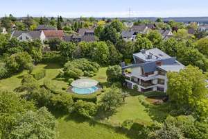 Pure Exklusivität! Einzigartige Architektenvilla mit Parkgarten, Pool & atemberaubendem Weitblick – Die vollständige Adresse der Immobilie erhältst du vom Anbieter., 91077 Neunkirchen am Brand – Vorschaubild 4