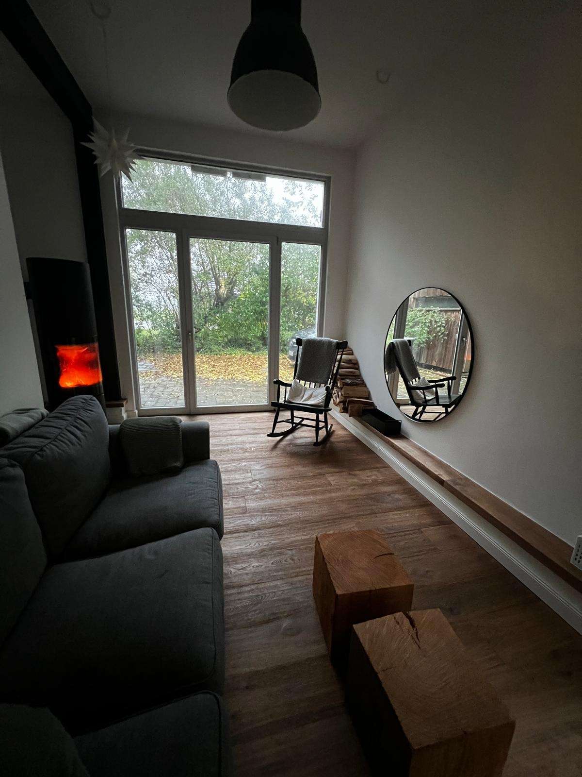 Immobilie in Neufeld - Charmantes Ferienhaus mit Reetdach, möbliert, energetisch top, 3,5 Zimmern und Außenstellplätzen  - Bild 1