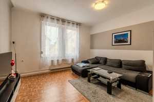 Willkommen in Ihrem neuen Zuhause! Schöne 3,5 Zimmer Wohnung umgeben von den malerischen Weinbergen! – Raichbergstraße 11, 70329 Stuttgart – Vorschaubild 2