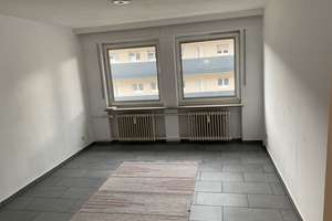 Ab 01.06.2026 wird eine vollständig renovierte 2-Zimmer-Wohnung in sehr zentraler Lage vermietet.