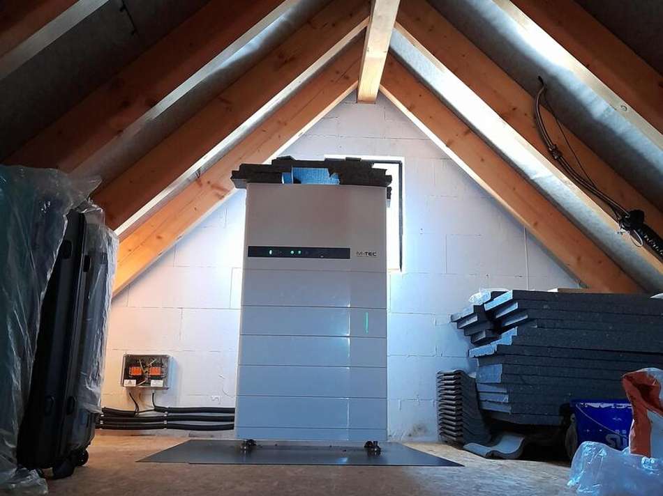 Dachboden mit Stromspeicher