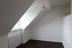 Dachgeschosswohnung mit Galerie an den Isarauen – Die vollständige Adresse der Immobilie erhältst du vom Anbieter., 81543 Siebenbrunn, München – Vorschaubild 7
