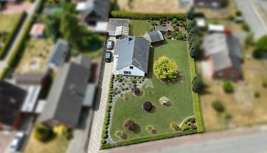 Bild von Charmantes Zuhause mit Garten, Garage und Nebengebäuden – ruhig gelegen in Holtland-Nücke!