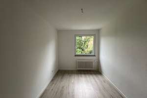 Renovierte 2 Zimmer mit Balkon - weißes Wannenbad mit Fenster - Duisburg Rheinhausen – Franz-Schubert-Straße 4, 47226 Rheinhausen-Mitte, Duisburg – Vorschaubild 6