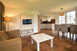 Freistehendes 4-Personen-Ferienhaus mit neuer Küche und 2 Bädern im Ferienresort Cochem (3553) – Am Kellerborn 1-610, 56814 Ediger-Eller – Vorschaubild 4