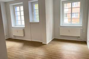 Hochparterre: ab sofort 4-Zimmer-Apartment, Körnerpark in der Nähe – Die vollständige Adresse der Immobilie erhältst du vom Anbieter., 12051 Neukölln (Ortsteil), Berlin – Vorschaubild 1