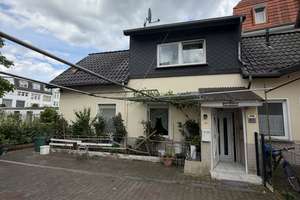 Charmantes Reiheneckhaus mit Innenhof, Balkon