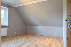 Tradition trifft Zukunft – 
Modernes Friesenhaus mit PV-Anlage im Grünen – Die vollständige Adresse der Immobilie erhältst du vom Anbieter., 25870 Oldenswort – Vorschaubild 9