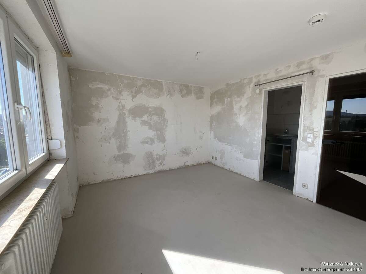 Immobilie in Schwaig bei Nürnberg - Über den Dächern von Schwaig - 3-Zimmer-Wohnung mit Ausblick, Balkon, Einbauküche und Garage - Bild 0