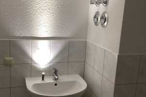 Schöne kleine 3 Zimmer Wohnung in ruhiger Lage mit Anmietung eines separaten Stellplatzes! – Heinz-Bongartz-Str. 14, 1239 Dresden – Vorschaubild 4