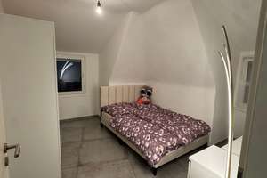 Helle 4-Zimmer Dachgeschosswohnung in Stuttgart-Untertürkheim – Lindenschulstraße 11, 70327 Lindenschulviertel, Stuttgart – Vorschaubild 14
