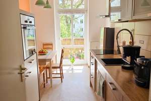 Zwei Balkone & Altbau-Charme: Stilvolle, vermietete Kapitalanlage in Berlin-Adlershof – Zinsgutstraße 14, 12489 Adlershof, Berlin – Vorschaubild 3
