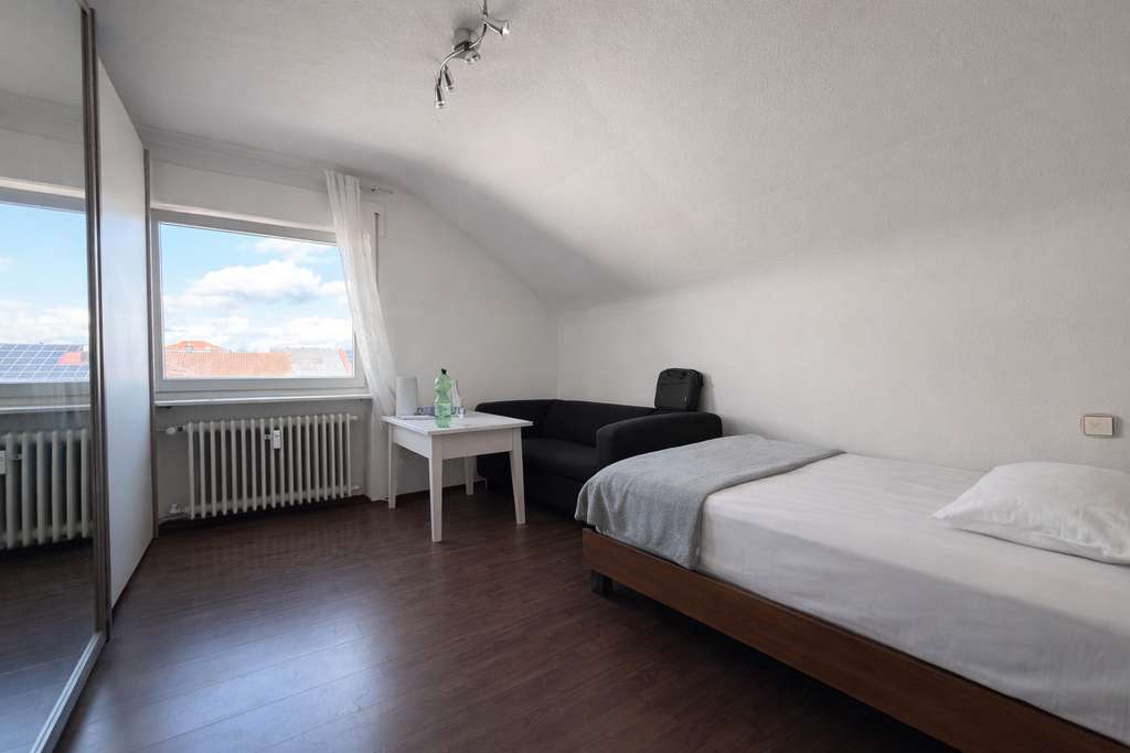 Immobilie in Pleidelsheim - *Gemütliche Dachgeschosswohnung mit eigenem Garten & Stellplatz* - Bild 3