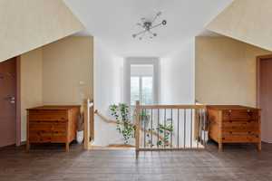 Energiesparend mit Photovoltaik und Wärmepumpe! Modernes Haus mit traumhaft großem Garten. – Erlangen-Höchstadt (Kreis) – Vorschaubild 8