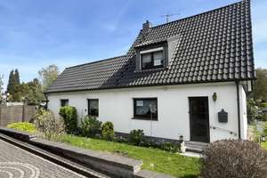 Freistehendes Einfamilienhaus-sehr großes Grundstück & Garage, Garten-tolle Wohngegend-von Privat
