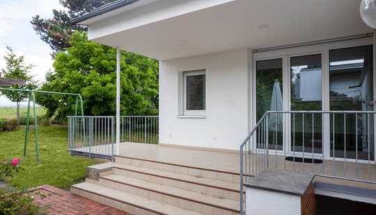 Bild von Großzügiger Bungalow mit modernem Komfort und Blick ins Grüne
