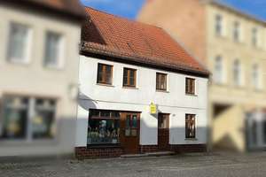 Kleines Reihenmittelhaus mit Grundstück im Zentrum der Stadt ! – Die vollständige Adresse der Immobilie erhältst du vom Anbieter., 17153 Stavenhagen – Vorschaubild 2