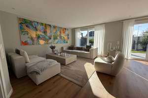 Exklusive KfW-55 Doppelhaushälfte (A+) mit Wärmepumpe, PV-Anlage & Designküche – 549 m² WOHLFÜHLEN! 