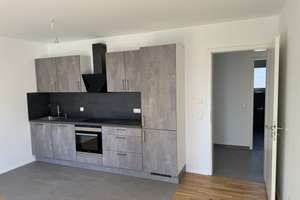 Erstbezug | 3,5-Zimmer | über den Dächern | Einbauküche | Balkon | Einzelgarage | KFW55 | ER-Zentrum – Anton-Bruckner-Straße 10, 91052 Röthelheim, Erlangen – Vorschaubild 2