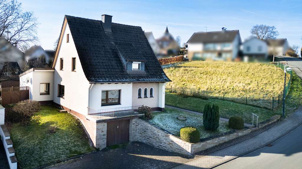 Immobilie in Sundern - Schnuckeliges Einfamilienhaus am Sorpesee sucht Handwerker - Bild 1