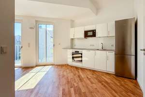 Helle, ruhige vermietete Wohnung (3,8%) zur Hofseite - sonniger Balkon mitten in der Hauptstadt – Osnabrücker Straße 27, 10589 Charlottenburg, Berlin – Vorschaubild 5