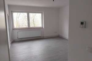 Renovierte 3 Zimmer Wohnung mit Balkon in Gelsenkirchen zu vermieten – Grimmstraße 22, 45883 Heßler, Gelsenkirchen – Vorschaubild 1