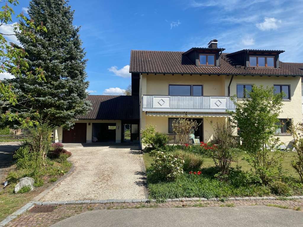 Schöne 3-Zimmer-Dachgeschosswohnung 
mit Stellplatz in Tettnang-Schäferhof