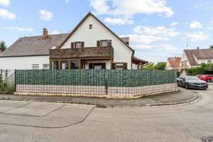 Angebautes Einfamilienhaus im sanierten Zustand in Augsburg-Haunstetten