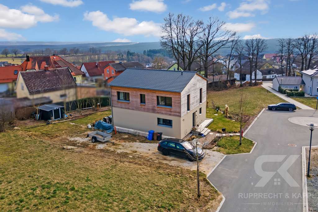 Immobilie in Parkstein - Neuwertiges Traumhaus mit KfW40+ in Parkstein - stilvoll wohnen, nachhaltig leben, Zukunft genießen - Bild 2