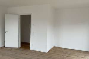Zum Wohlfühlen! Viel Platz & Komfort & Einbauküche, neue Ausstattung! 3 Zimmer + Loggia, Gäste-WC – Hildesheimer Straße 454, 30519 Döhren, Hannover – Vorschaubild 17