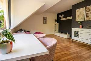 Klassisch, gepflegt, angebunden. 3-Zimmer-Wohnung direkt an der U-Bahn Hagendeel.