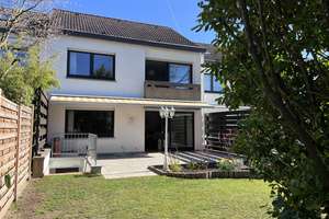 Hofheim-Marxheim, großes Einfamilienhaus mit Garten, Terrasse, Garage und DG-Ausbaumöglichkeit – Sachsenring x, 65719 Hofheim am Taunus – Vorschaubild 2