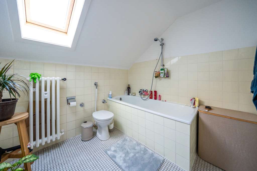 Immobilie in Willich - Komfortabel, ruhig, profitabel – Helles Dachgeschoss-Juwel in Willich – vermietet & renditestark! - Bild 2