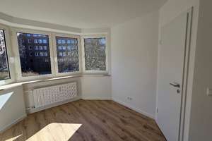 Modernisierte 3-Zimmer-Wohnung mit Balkon in Neuperlach! – Rudolf-Vogel-Bogen 12, 81739 Neuperlach, München – Vorschaubild 4