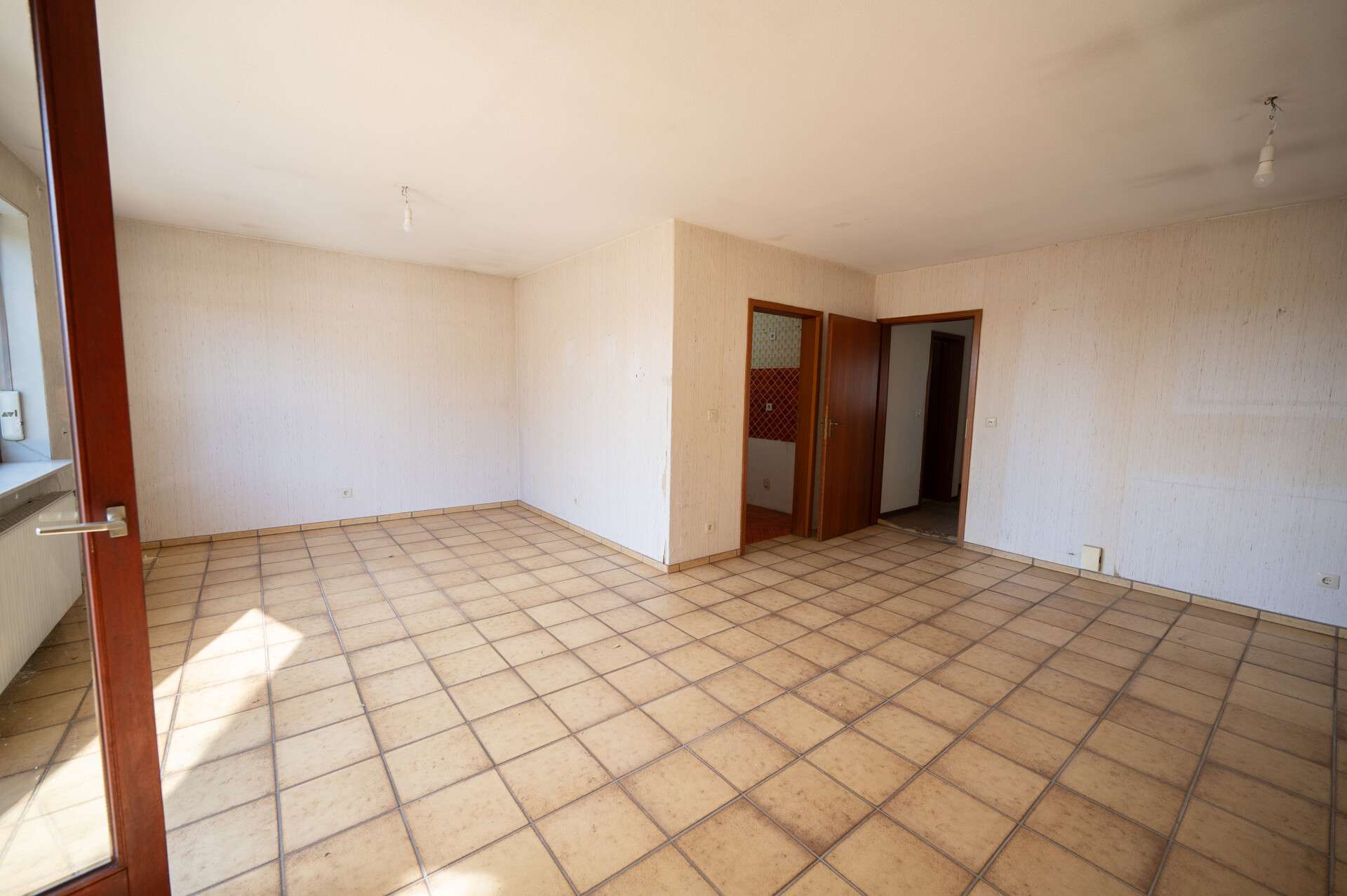 Immobilie in Hiddenhausen - Großzügiges Wohnidyll mit Naturgrundstück und attraktiver Käuferprovision - Bild 2