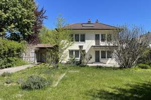 Solides Einfamilienhaus plus Bauland für Praxis/Büro – nah an Innenstadt und Nordbahnhof