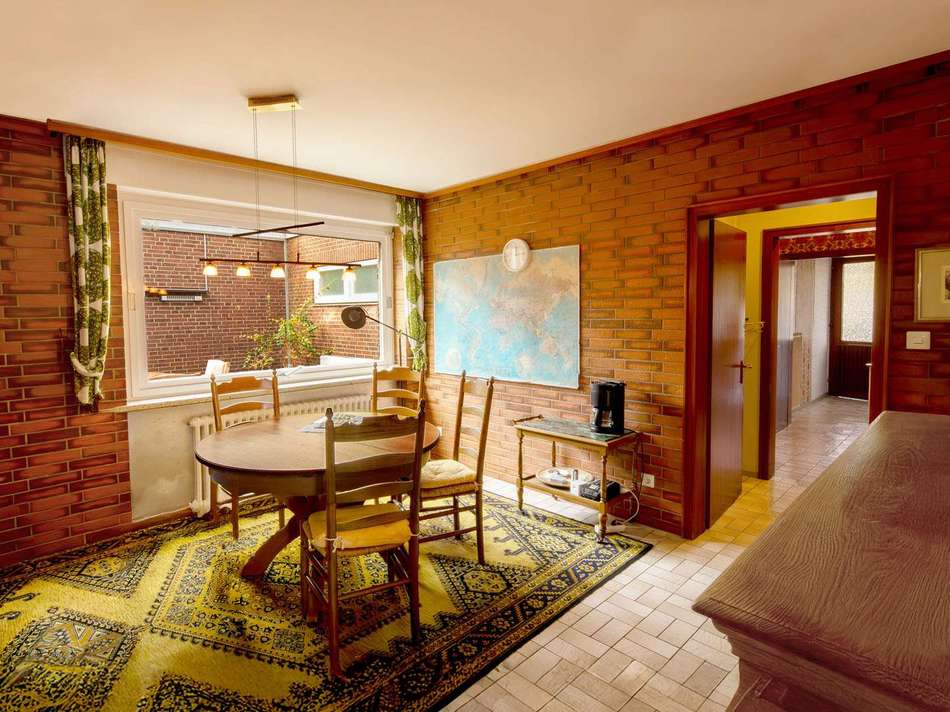 Esszimmer mit Blick ins Atrium