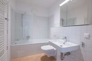 Heute investieren: Attraktive 2-Zimmer-Wohnung in Ku’damm-Nähe mit Balkon I Aufzug I Concierge – Eisenzahnstraße 12, 10709 Wilmersdorf, Berlin – Vorschaubild 5