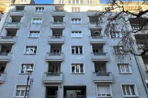 helles Dachdgeschoss im ruhigen Seitenflügel mit Terrasse – Mommsenstraße 33, 10629 Charlottenburg, Berlin – Vorschaubild 2