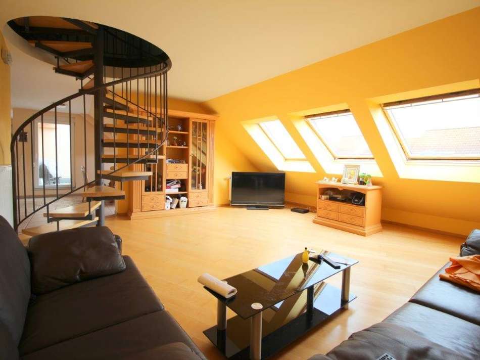 Wohnbereich mit Wendeltrepp...