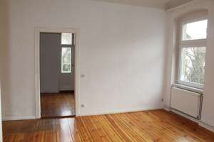 Sanierungsobjekt mit Potenzial: Vermietete 1-Zimmer-Altbauwohnung als Kapitalanlage