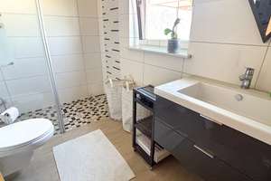 Vielseitiges Zweifamilienhaus mit Garage & Doppelgarage in ruhiger Lage von Weisel – Die vollständige Adresse der Immobilie erhältst du vom Anbieter., 56348 Weisel – Vorschaubild 4