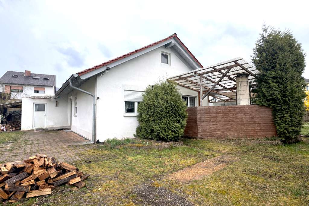 Immobilie in Hettenleidelheim - Solides Einfamilienhaus aus 1996 mit viel Potenzial und großem Grundstück - Bild 0