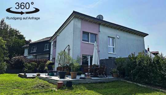 Bild von Großzügiges Architektenhaus mit Einliegerwohnung in schöner Ortsmittelage mit tollem Garten un