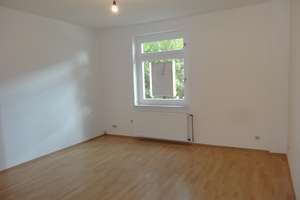 SCHÖNE 3 Zi. EG-WOHNUNG IN ESSEN HOLSTERHAUSEN MIT GARTENMITBENUTZUNG – Die vollständige Adresse der Immobilie erhältst du vom Anbieter., 45147 Frohnhausen, Essen – Vorschaubild 2