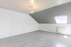 Wohnen mit Weitblick – gepflegte Dachgeschosswohnung mit Balkon, Stellplatz & niedrigem Hausgeld – Die vollständige Adresse der Immobilie erhältst du vom Anbieter., 97828 Marktheidenfeld – Vorschaubild 3