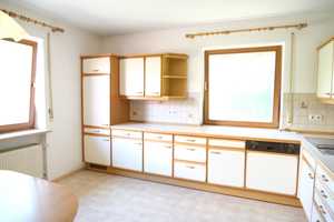 Viel Platz, viele Möglichkeiten! Solides Haus für Handwerker in ruhiger Umgebung. – Donau-Ries (Kreis) – Vorschaubild 8