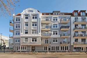 Winterhude: Stilvolle Gründerzeit-Wohnung mit Wohnküche und saniertem Balkon